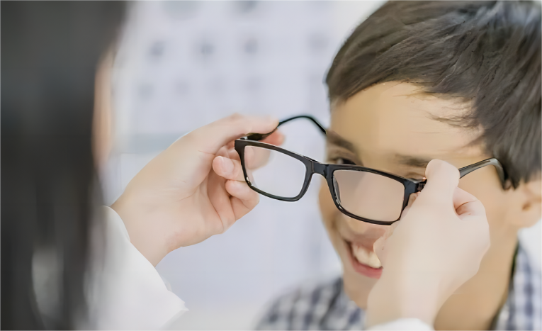 Dachuan Optical News How Should A Child Care For His Eyewear (1)